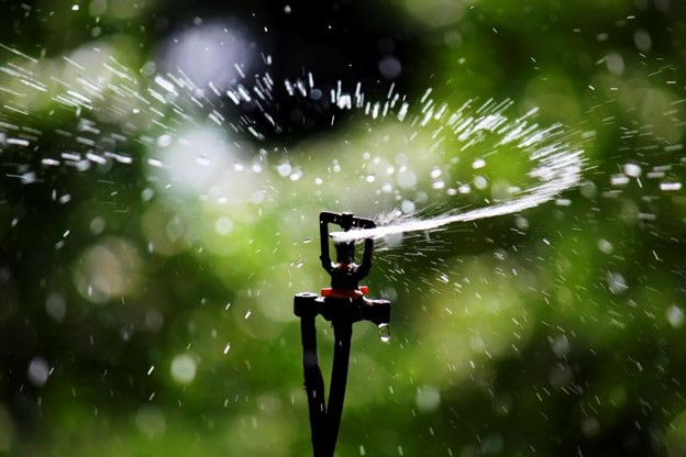 Automatic sprinkler Photo credit: CC BY-SA 4.0